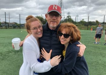 jocelyn horward with dad and twin sister