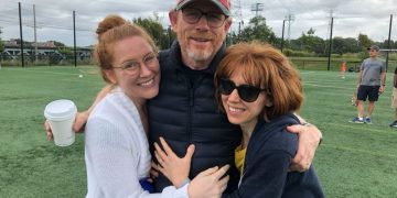 jocelyn horward with dad and twin sister