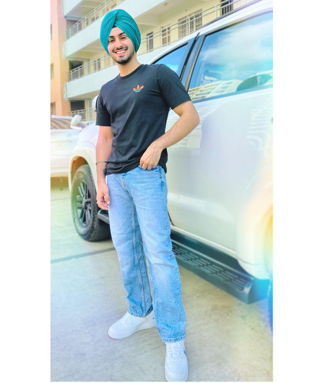 Rohanpreet Singh Physical Appearance 