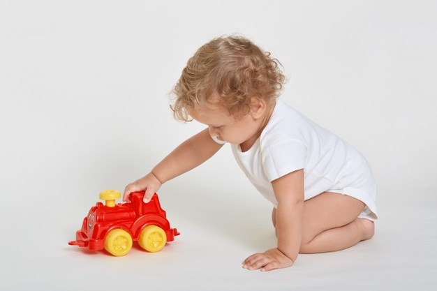Push and go crawling toy