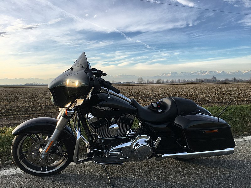 cool motorcycles - Harley-Davidson Street Glide