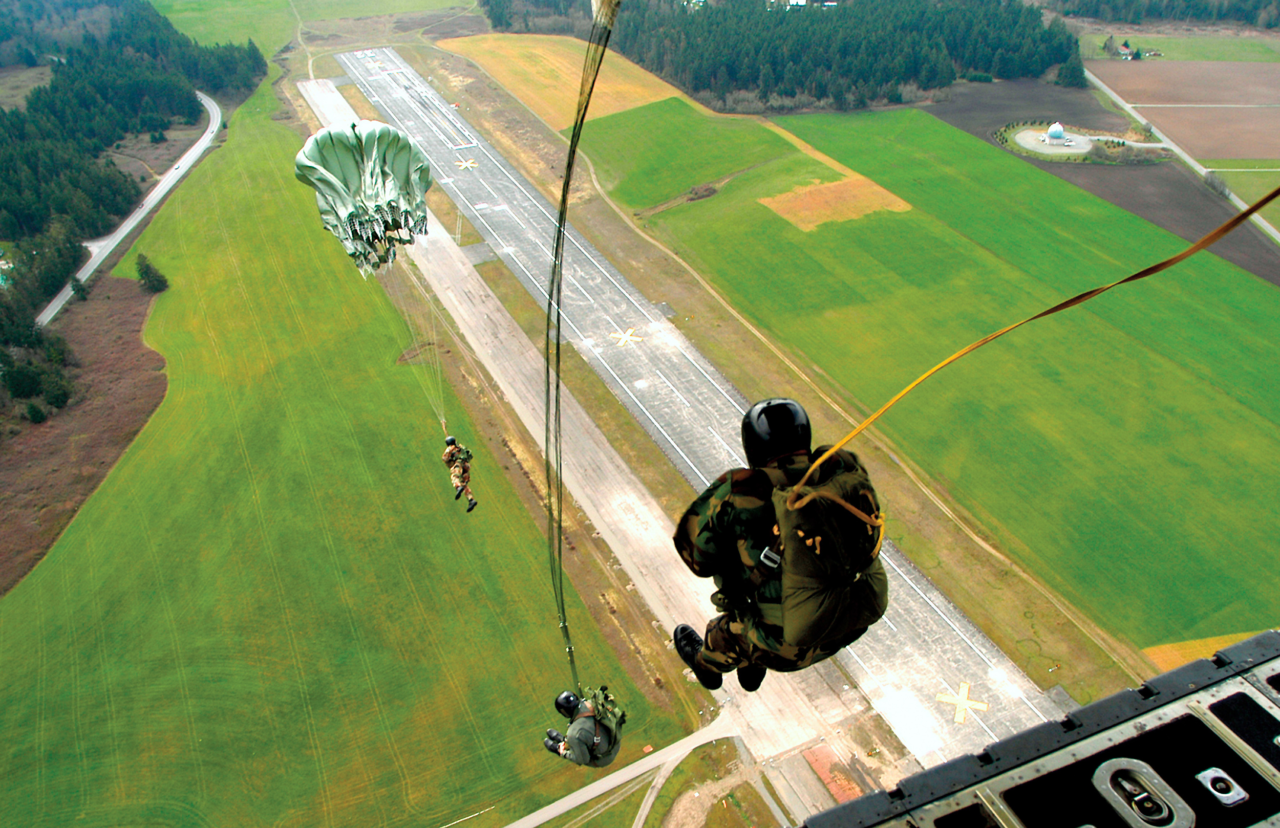 skydiving - Static line jump