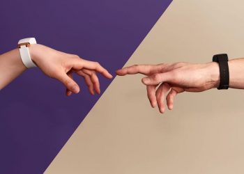 Best Long Distance Bracelets and Other Gifts to buy for your Partner