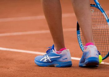 Best Shoes for Playing Tennis for Men & Women