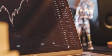 Stocks open high on Wall Street ahead of retailer earnings