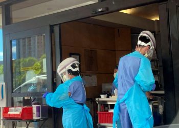 Shorter Covid isolation time for US health workers amid staff shortages