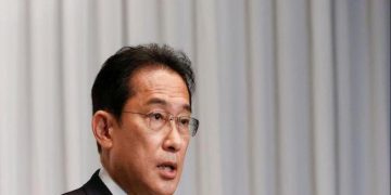 Japan to Bar New Foreign Arrivals Over Virus Variant: PM