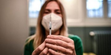 No Evidence to Say Vaccines Won’t Protect Against Omicron, Says Oxford University