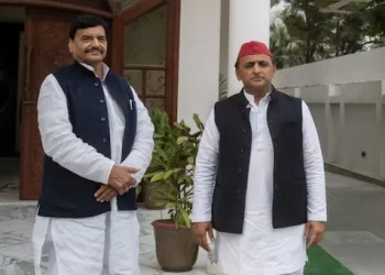 End of SP’s Family Feud As Akhilesh Yadav Meets Uncle Shivpal; Seals Alliance for UP Polls