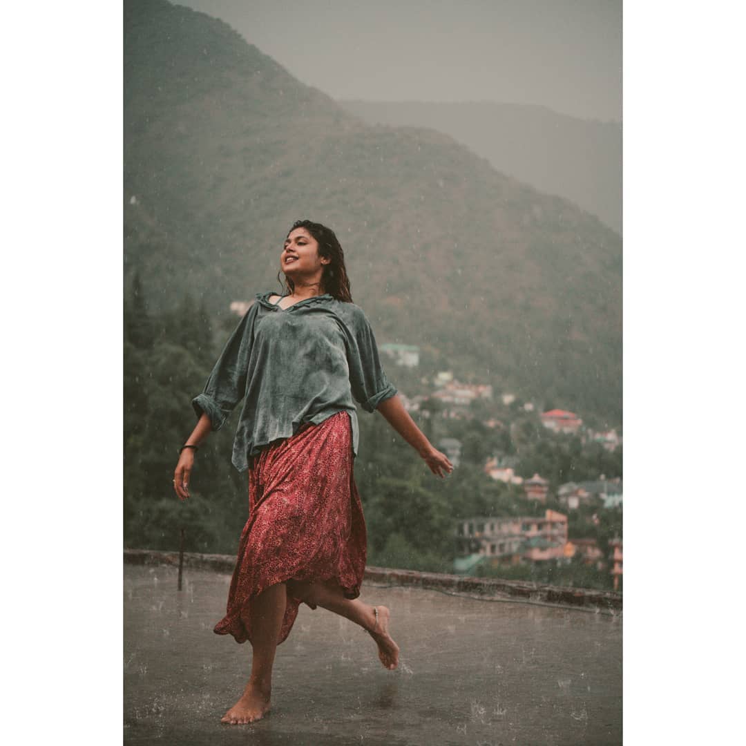 Faria Abdullah in rain