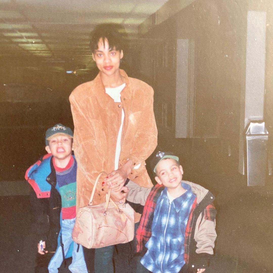 teri debarge with her Children