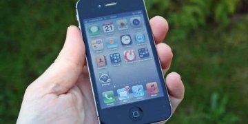 Apple to pay $15 to iPhone 4s users for allegedly slowing down the devices