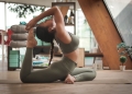 Yoga at home: tips for dressing comfortable