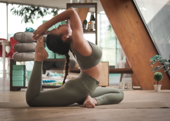 Yoga at home: tips for dressing comfortable